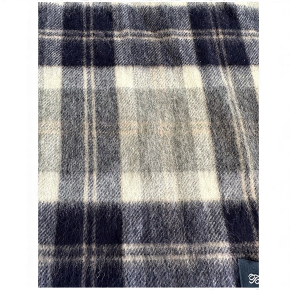 Ballantrae Edinburgh Scotland 100% Lambswool Navy Grey Plaid Scarf 10" x 60" - Picture 3 of 9